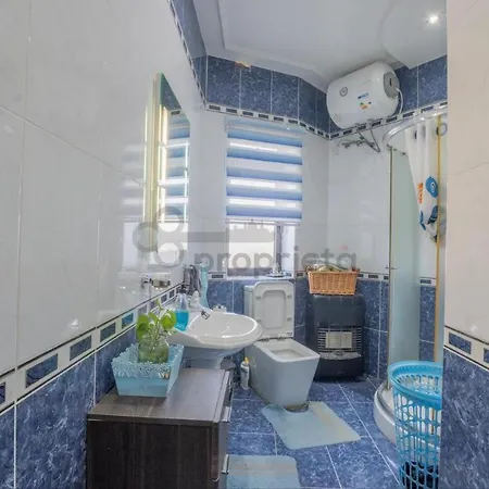 בית אירוח Cosy Private 6 Minutes Walk From The Airport
