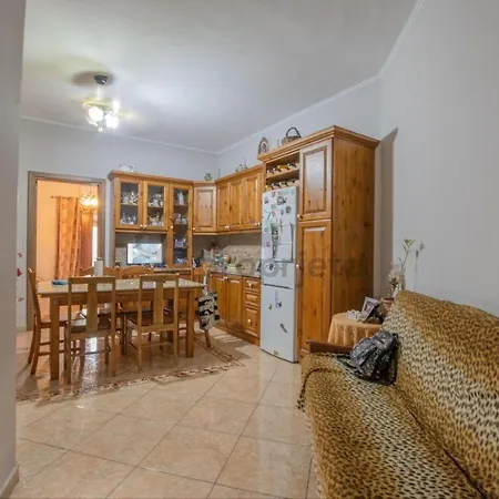 Cosy Private 6 Minutes Walk From The Airport *